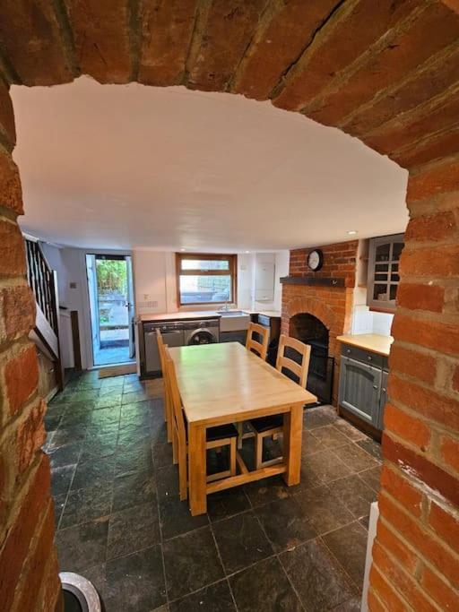 House In Historic Winchester Eksteriør billede
